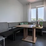 Adriana Apartman *
