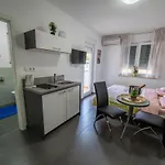Adriana Apartman *