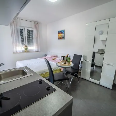 Adriana Apartman Póla