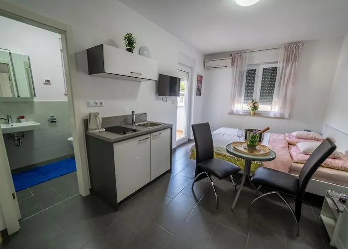 Adriana Apartment *